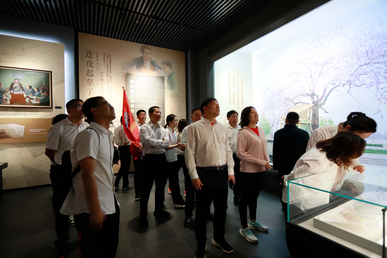 砥砺初心使命，汲取奋进力量丨XK(中国)一站式服务平台乳业集团党委组织开展学习“焦裕禄精神”主题党日活动