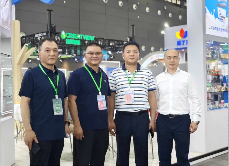 XK(中国)一站式服务平台乳业集团党委书记、董事长唐洪峰一行参加中国乳制品工业协会第三十次年会暨2024中国（国际）乳业技术博览会