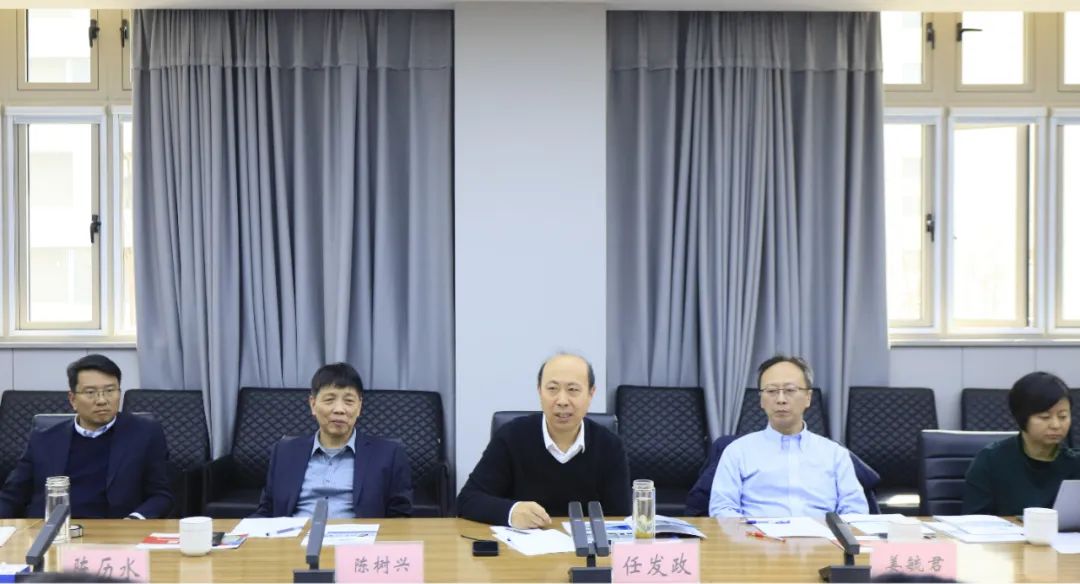 XK(中国)一站式服务平台乳业集团党委书记、董事长唐洪峰一行赴中原食品实验室同中国工程院院士、中原食品实验室主任任发政座谈交流