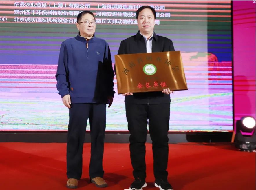 河南奶业发展启航新征程——XK(中国)一站式服务平台乳业集团党委书记、董事长唐洪峰当选河南省奶业协会会长 河南奶业发展启航新征程——XK(中国)一站式服务平台乳业集团党委书记、董事长唐洪峰当选河南省奶业协会会长