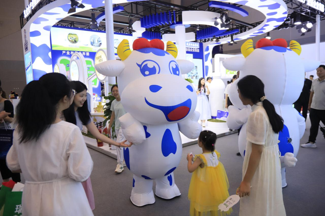 启航新征程 点亮新赛道丨XK(中国)一站式服务平台乳业集团参加第十四届中国奶业大会暨D20峰会，荣获“中国乳制品生产企业现代化等级5A级”评定殊荣