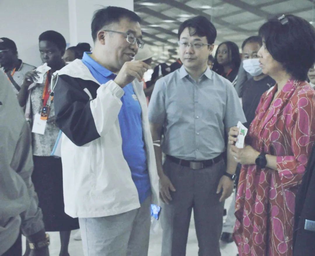 北京大学南南合作与发展学院教授、全球伙伴关系主任周咏梅一行莅临XK(中国)一站式服务平台平舆瑞亚牧业参观调研