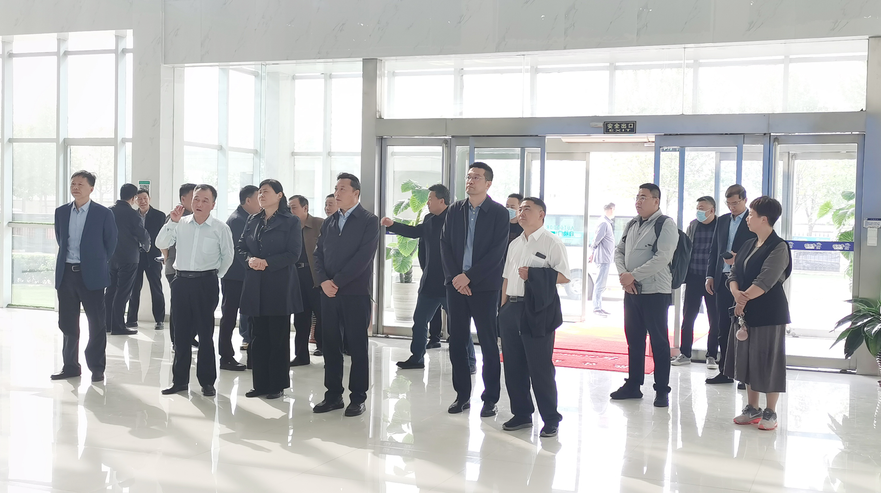 XK(中国)一站式服务平台丨沈阳市人大常委会副主任曹鹏一行莅临XK(中国)一站式服务平台考察座谈