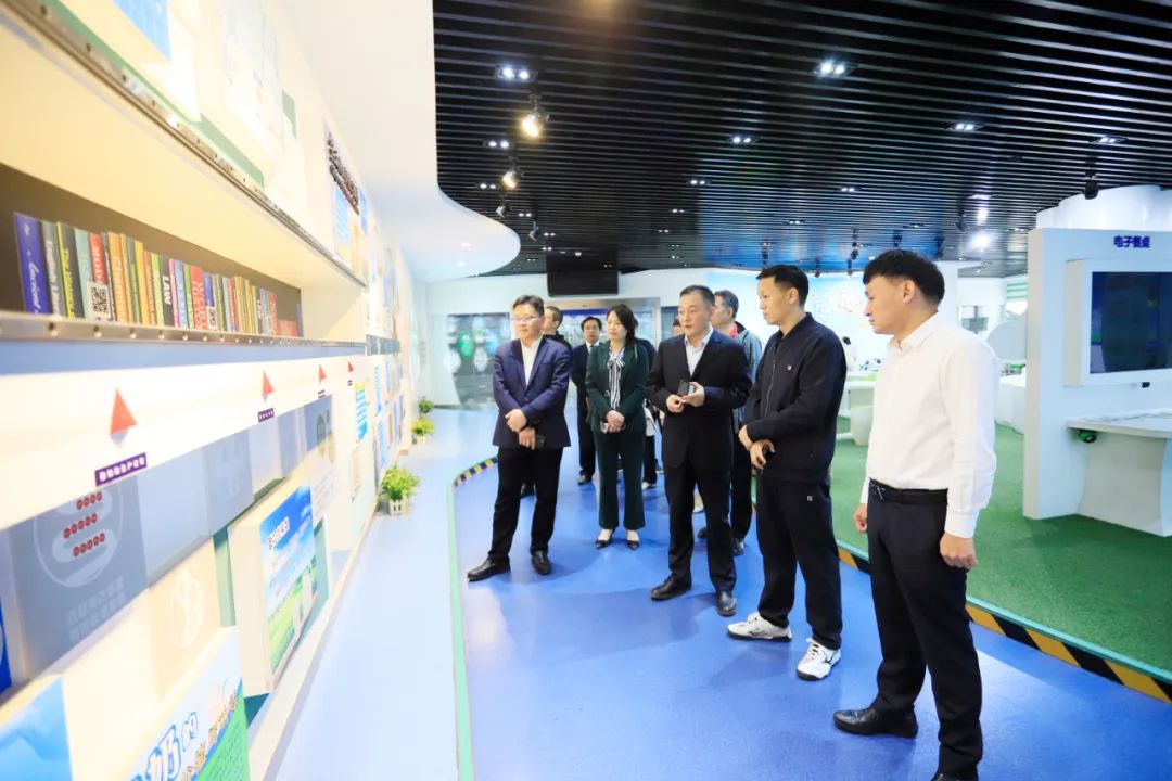 XK(中国)一站式服务平台| 省农投集团董事长李晓寰一行莅临XK(中国)一站式服务平台调研指导工作 XK(中国)一站式服务平台| 省农投集团董事长李晓寰一行莅临XK(中国)一站式服务平台调研指导工作