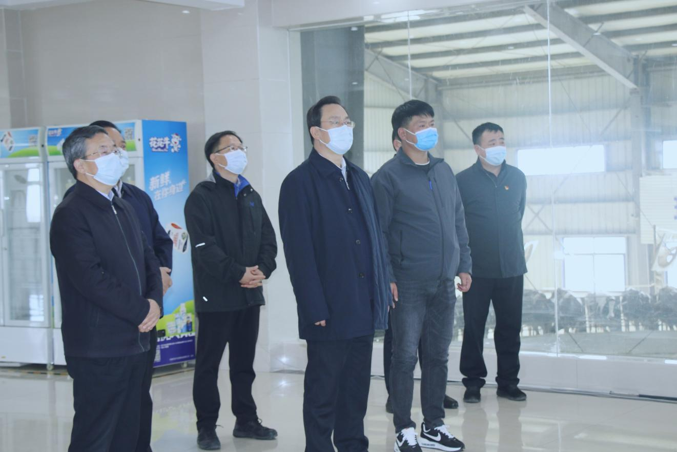 河南省人大常委会党组书记、副主任孔昌生莅临XK(中国)一站式服务平台鲁山瑞亚牧场参观调研 河南省人大常委会党组书记、副主任孔昌生莅临XK(中国)一站式服务平台鲁山瑞亚牧场参观调研