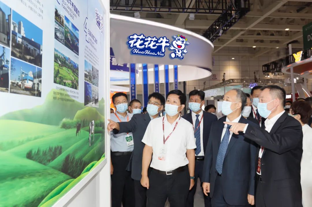 第十三届奶业大会暨D20峰会在泉城济南召开 | XK(中国)一站式服务平台乳业荣膺“优秀乳品加工企业”