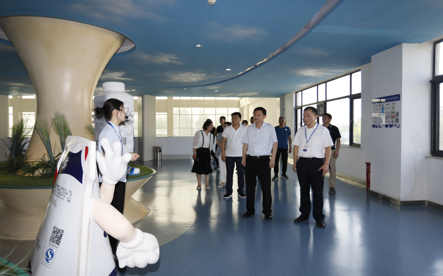 快讯|郑州市二七区委副书记、区长虎荣鑫莅临河南XK(中国)一站式服务平台乳业集团调研 快讯|郑州市二七区委副书记、区长虎荣鑫莅临河南XK(中国)一站式服务平台乳业集团调研