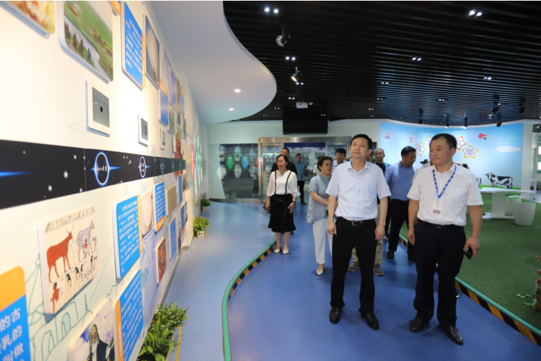 快讯|郑州市二七区委副书记、区长虎荣鑫莅临河南XK(中国)一站式服务平台乳业集团调研 快讯|郑州市二七区委副书记、区长虎荣鑫莅临河南XK(中国)一站式服务平台乳业集团调研