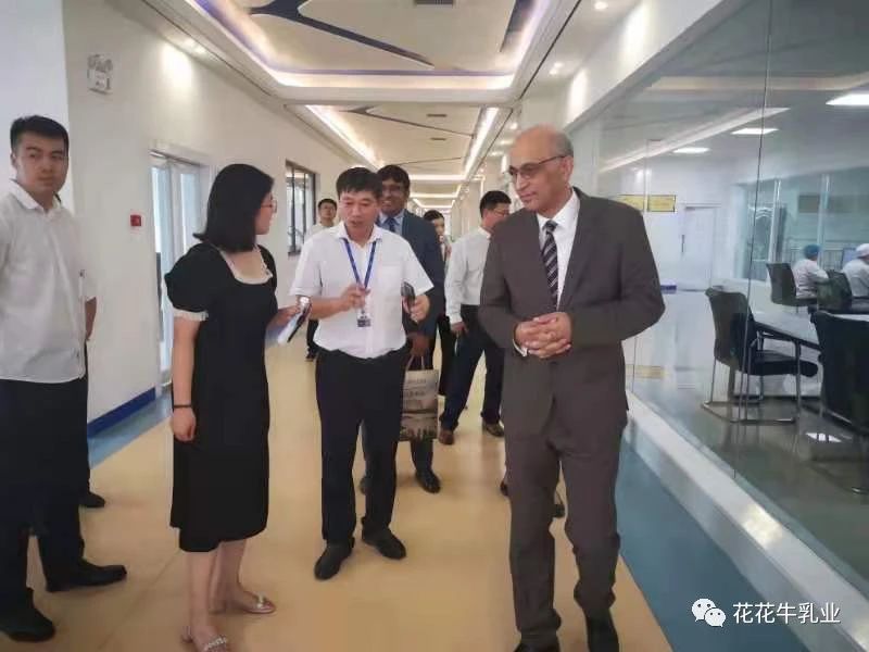 巴基斯坦驻华大使莫因·哈克 莅临XK(中国)一站式服务平台乳业集团参观访问 巴基斯坦驻华大使莫因·哈克 莅临XK(中国)一站式服务平台乳业集团参观访问