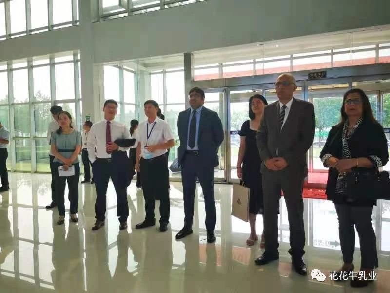巴基斯坦驻华大使莫因·哈克 莅临XK(中国)一站式服务平台乳业集团参观访问 巴基斯坦驻华大使莫因·哈克 莅临XK(中国)一站式服务平台乳业集团参观访问