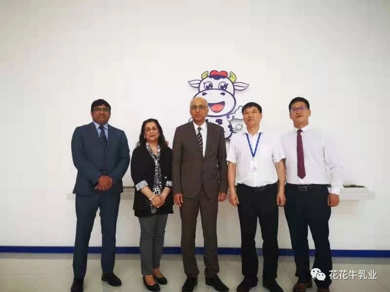 巴基斯坦驻华大使莫因·哈克 莅临XK(中国)一站式服务平台乳业集团参观访问 巴基斯坦驻华大使莫因·哈克 莅临XK(中国)一站式服务平台乳业集团参观访问