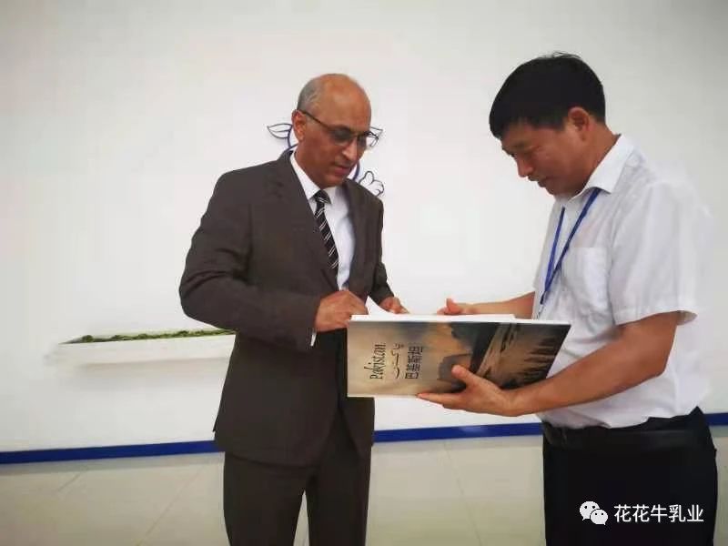 巴基斯坦驻华大使莫因·哈克 莅临XK(中国)一站式服务平台乳业集团参观访问 巴基斯坦驻华大使莫因·哈克 莅临XK(中国)一站式服务平台乳业集团参观访问