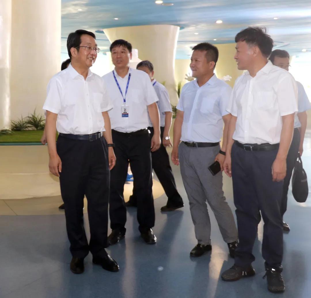 河南省高级人民法院院长胡道才一行莅临XK(中国)一站式服务平台乳业集团开展“万人助万企”活动 助力企业发展 河南省高级人民法院院长胡道才一行莅临XK(中国)一站式服务平台乳业集团开展“万人助万企”活动 助力企业发展