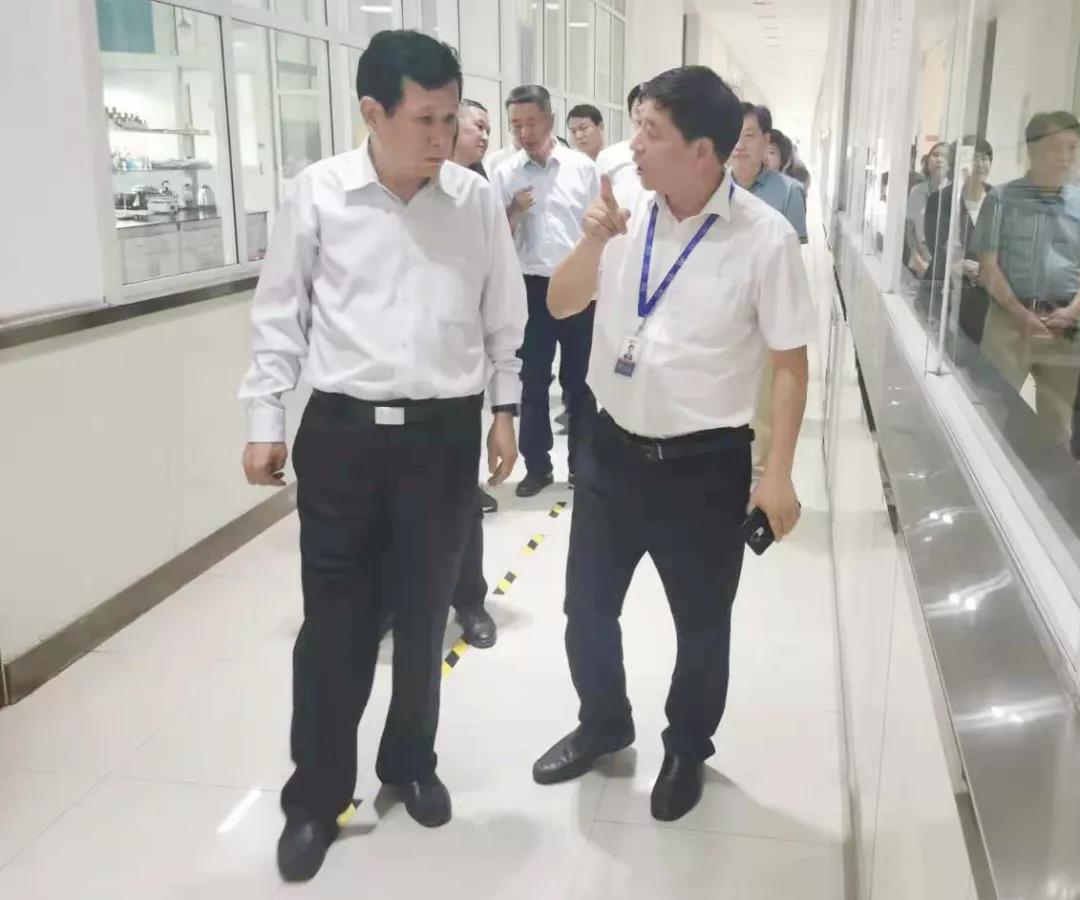 郑州航空港区党工委书记张俊峰莅临郑州XK(中国)一站式服务平台乳制品有限公司调研 郑州航空港区党工委书记张俊峰莅临郑州XK(中国)一站式服务平台乳制品有限公司调研
