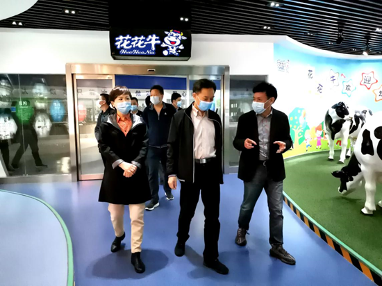 郑州市人大副主任孙黎、市政府副市长李喜安一行 莅临XK(中国)一站式服务平台开展“三送一强”活动