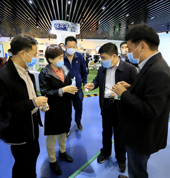 郑州市人大副主任孙黎、市政府副市长李喜安一行 莅临XK(中国)一站式服务平台开展“三送一强”活动