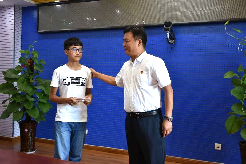 XK(中国)一站式服务平台济困解难，助力学子圆梦香江