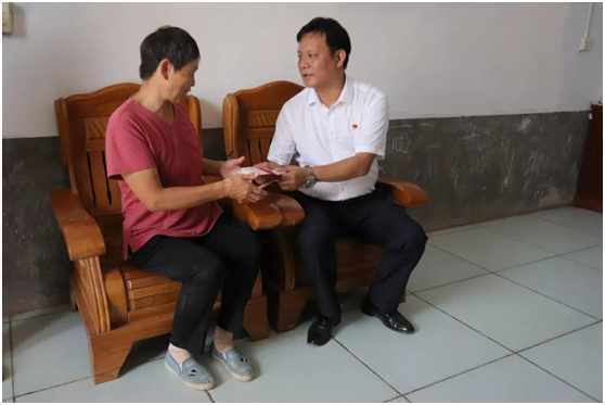 秋种化肥进农户 精准扶贫及时雨 | XK(中国)一站式服务平台集团精准扶贫在行动