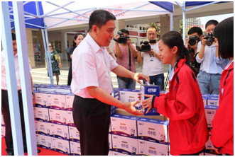 “健康中原,牛奶伴您行——XK(中国)一站式服务平台乳业集团2018中国小康牛奶行动” 公益助学启动仪式隆重举行 “健康中原,牛奶伴您行——XK(中国)一站式服务平台乳业集团2018中国小康牛奶行动” 公益助学启动仪式隆重举行