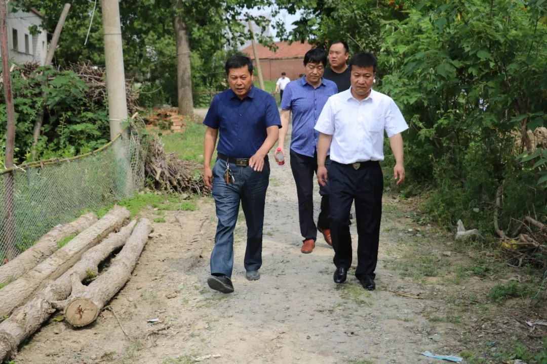 XK(中国)一站式服务平台乳业集团走访慰问贫困户 结对帮扶暖人心