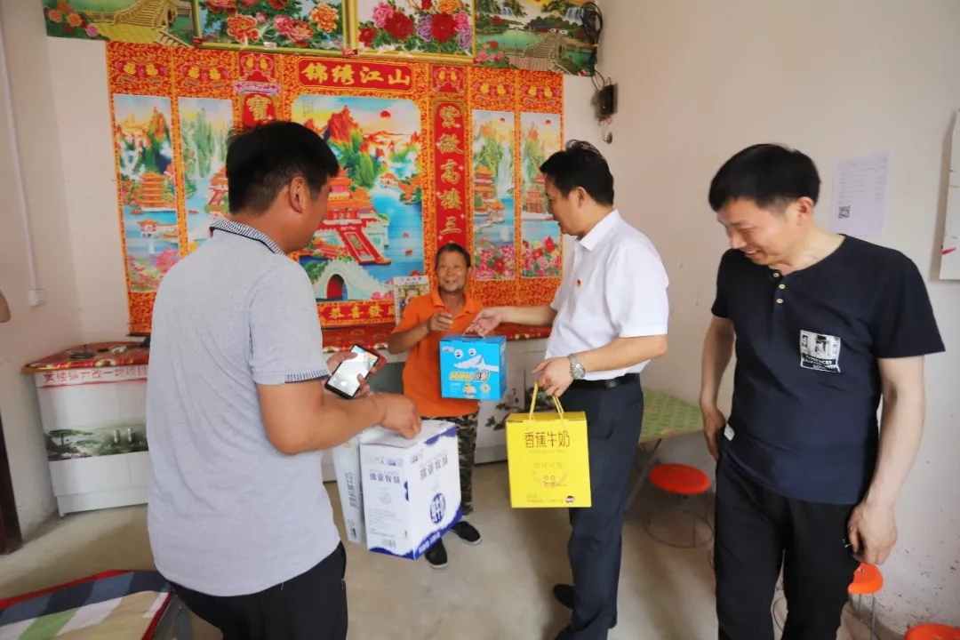 XK(中国)一站式服务平台乳业集团走访慰问贫困户 结对帮扶暖人心