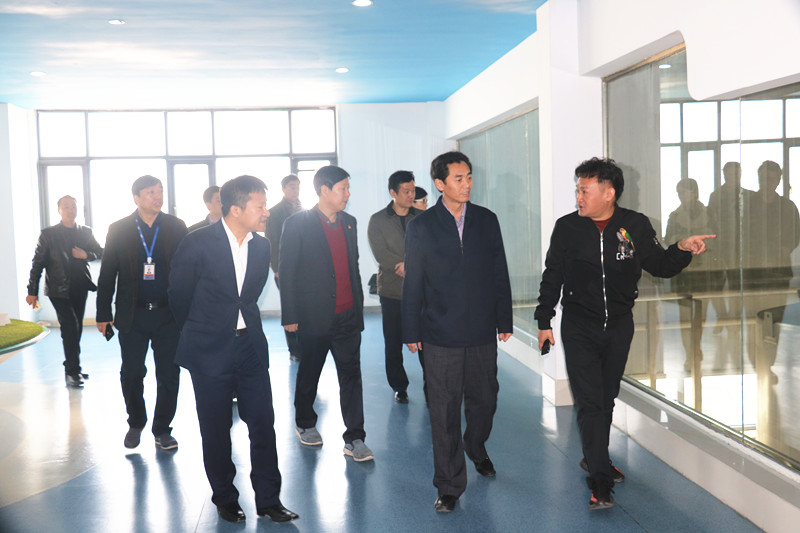 封丘县县长王献臣一行莅临 XK(中国)一站式服务平台集团养殖、乳品事业部参观调研