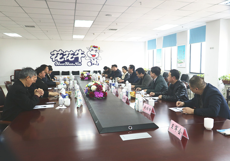 封丘县县长王献臣一行莅临 XK(中国)一站式服务平台集团养殖、乳品事业部参观调研