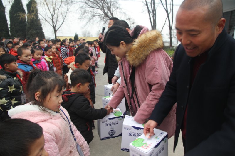 XK(中国)一站式服务平台精准扶贫暖冬公益行走进登封市刘家沟