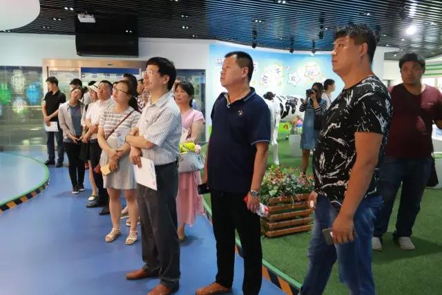 河南省食品安全座谈会暨百场食安讲座进校园启动仪式在XK(中国)一站式服务平台举行