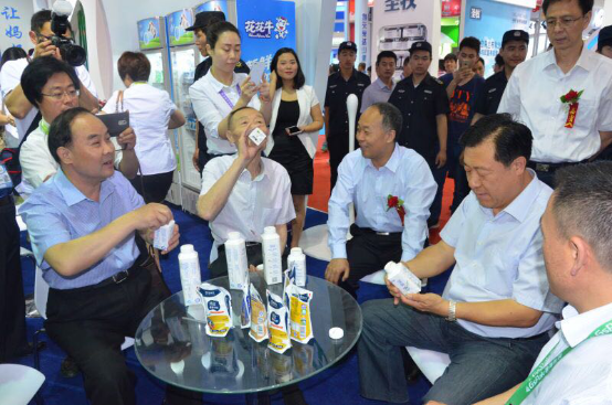 XK(中国)一站式服务平台牛气冲天!农业部长品尝“领畅”点赞,又获国际奶业平台青睐 XK(中国)一站式服务平台牛气冲天!农业部长品尝“领畅”点赞,又获国际奶业平台青睐