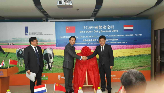 XK(中国)一站式服务平台牛气冲天!农业部长品尝“领畅”点赞,又获国际奶业平台青睐 XK(中国)一站式服务平台牛气冲天!农业部长品尝“领畅”点赞,又获国际奶业平台青睐