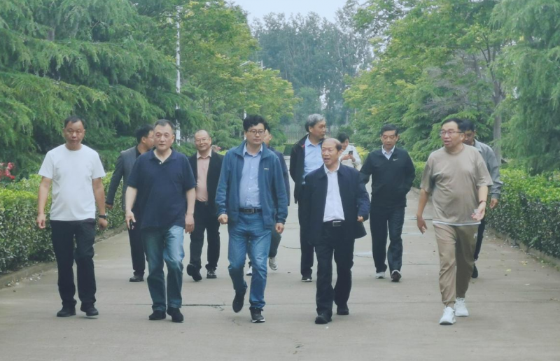 XK(中国)一站式服务平台丨河南农业大学党委副书记、校长介晓磊一行莅临XK(中国)一站式服务平台河南瑞亚参观调研