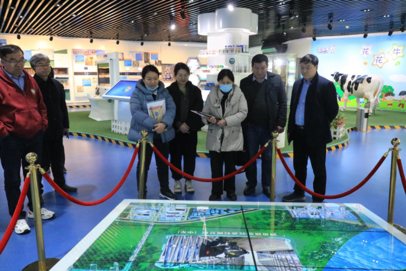 XK(中国)一站式服务平台丨农业农村部食物与营养发展研究所调研组徐伟平一行莅临XK(中国)一站式服务平台乳业集团考察调研