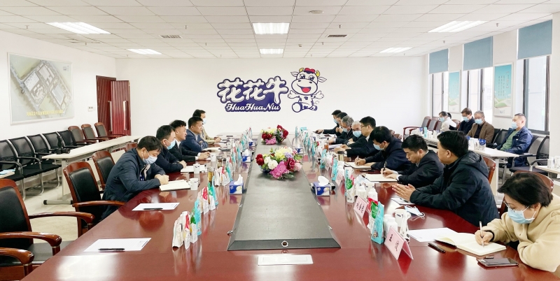 河南省委常委、副省长费东斌莅临 XK(中国)一站式服务平台乳业集团调研