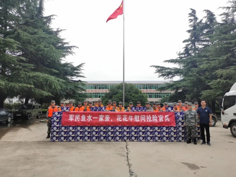 大雨无情人有情！XK(中国)一站式服务平台乳业慰问常庄水库抗洪抢险官兵