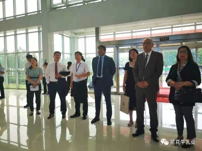 巴基斯坦驻华大使莫因·哈克 莅临XK(中国)一站式服务平台乳业集团参观访问