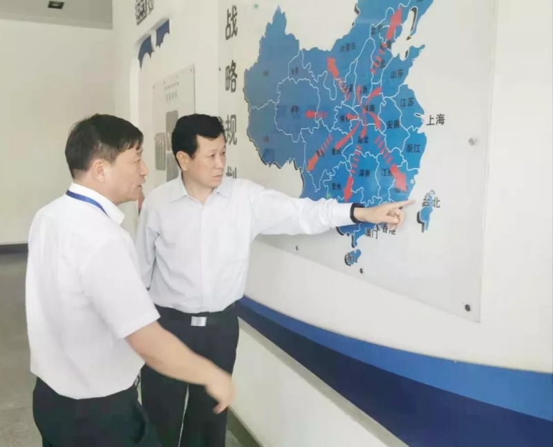 郑州航空港区党工委书记张俊峰莅临郑州XK(中国)一站式服务平台乳制品有限公司调研