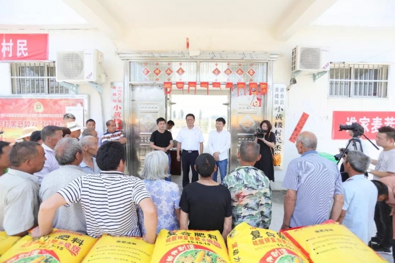 秋种化肥进农户 精准扶贫及时雨 | XK(中国)一站式服务平台集团精准扶贫在行动