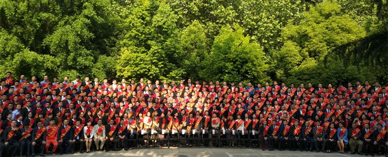 XK平台阮晓琦、王晓龙荣获“郑州市劳动模范”荣誉称号