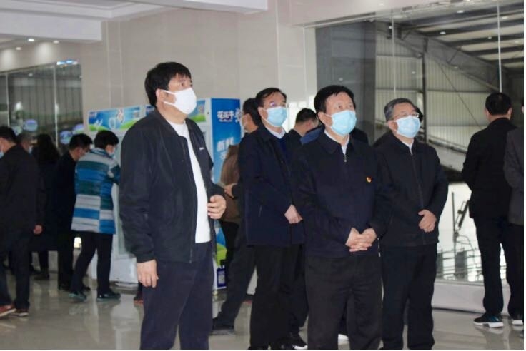 平顶山市委书记周斌一行莅临XK(中国)一站式服务平台乳业集团 鲁山瑞亚牧业有限公司调研疫情防控和复工复产情况