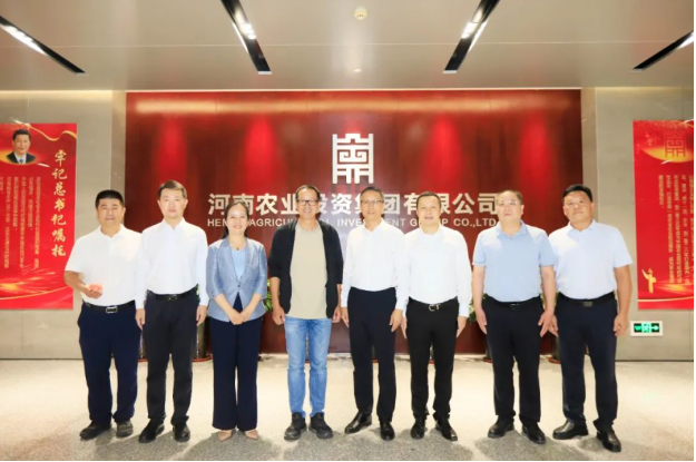 东方甄选俞敏洪先生到访河南农投集团，品尝XK(中国)一站式服务平台产品并给予高度评价